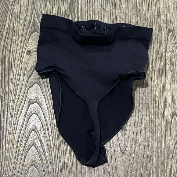 NWOT Skims Seamless Sculpt Mid Waist Thong Brief Shapewear Fitted Stretch Onyx L - Picture 3 of 3